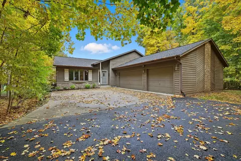 29214 Manor, Waterford, WI 53185