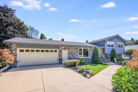 5048 River Hts, Manitowoc, WI 54220