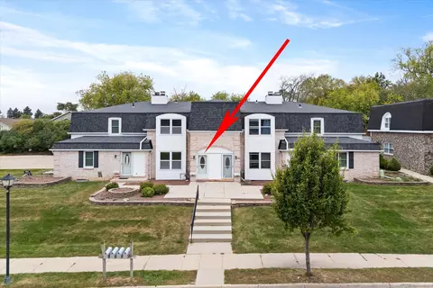 2057 Chateau, Grafton, WI 53024
