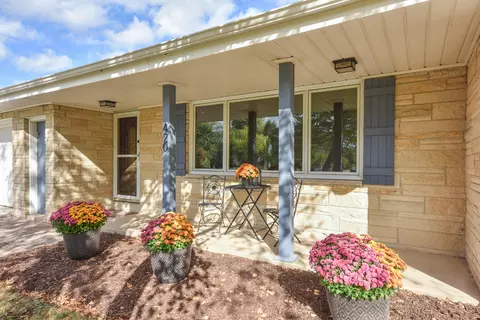 420 W Mequon, Mequon, WI 53092