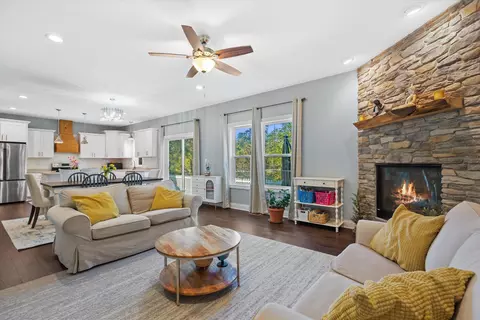 7853 S Ridgewood, Franklin, WI 53132