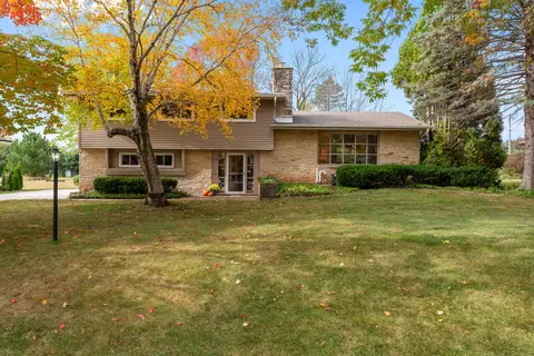 8585 N N Mnr, Fox Point, WI 53217