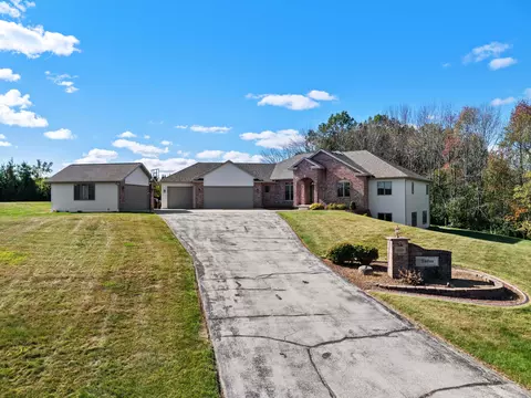 3201 Rolling Hls, Manitowoc, WI 54220