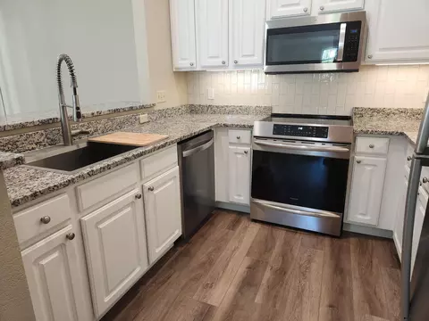 2740 Northview #102, Waukesha, WI 53188