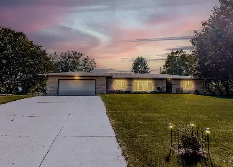 1393 Harris, Waukesha, WI 53186