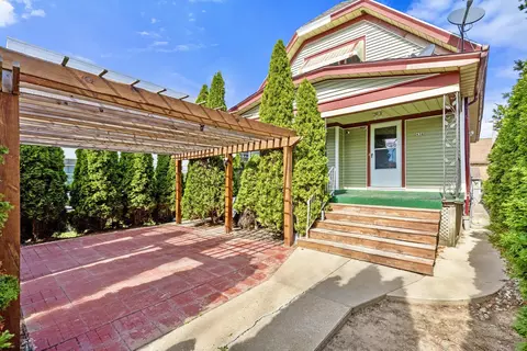 436 W Harrison, Milwaukee, WI 53207