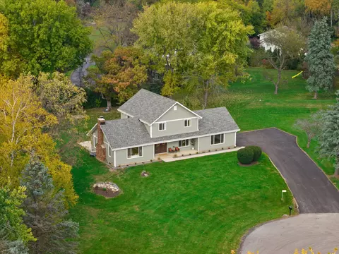 s35w27615 Country Clb, Waukesha, WI 53189