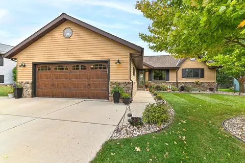 1103 Squire, West Bend, WI 53090