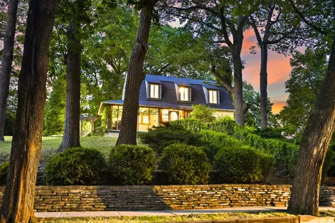 6908 Hillcrest, Wauwatosa, WI 53213