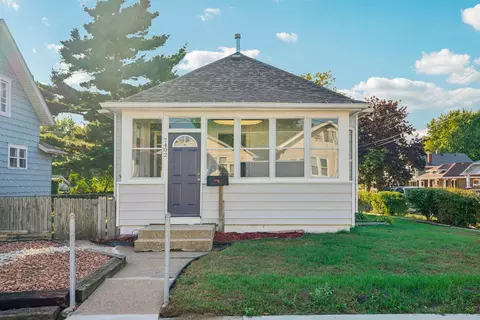 7402 8th, Kenosha, WI 53143