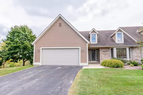 2051 Upper Rdg #8, Port Washington, WI 53074
