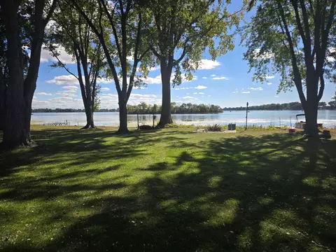 w10919 Blackhawk Trail, Fox Lake, WI 53933