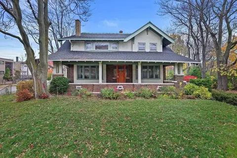 3316 W Wisconsin, Milwaukee, WI 53208