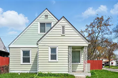 3902 W Hampton, Milwaukee, WI 53209