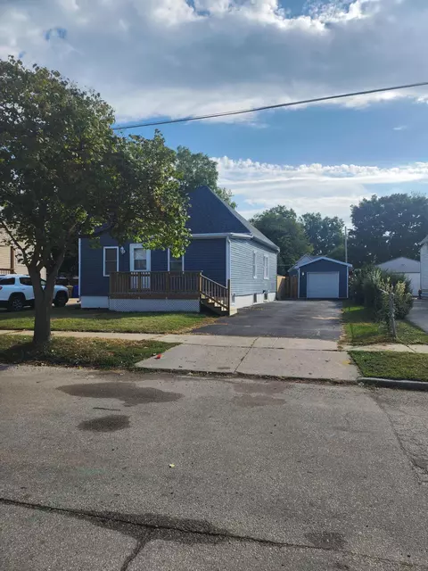 6205 32nd, Kenosha, WI 53142