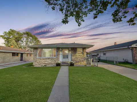 1453 W Barnard, Milwaukee, WI 53221