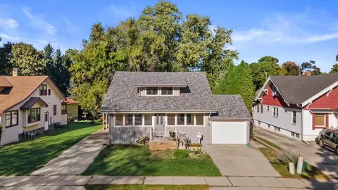 914 W Wisconsin, Oconomowoc, WI 53066