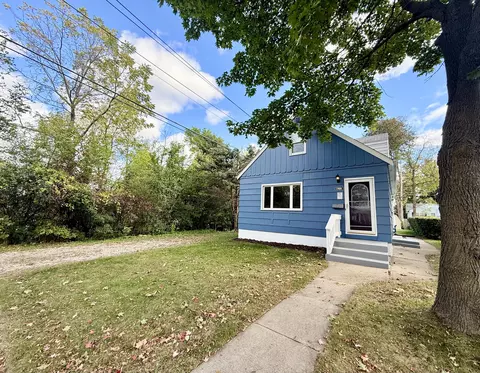 1900 S 95th, West Allis, WI 53227