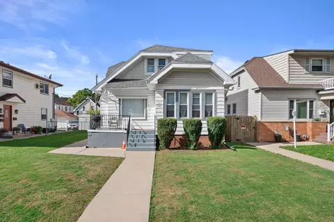 921 S 76th #923, West Allis, WI 53214