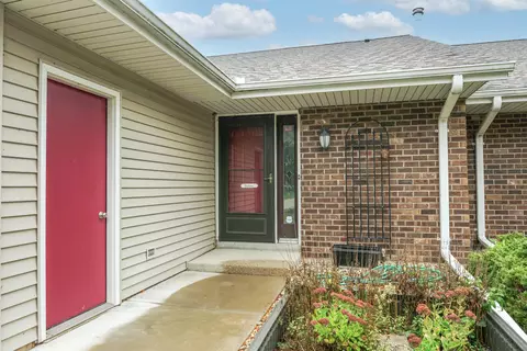 n49w36150 Nottingham #12, Oconomowoc, WI 53066