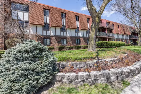 5253 N Lovers Ln #114, Milwaukee, WI 53225
