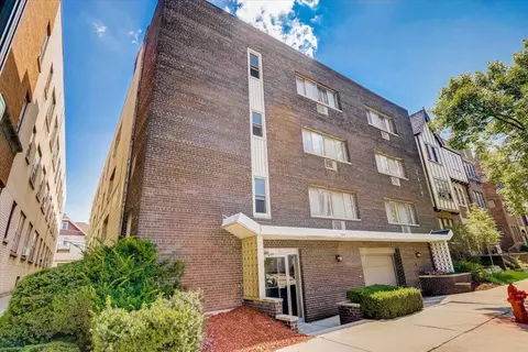 4434 N Oakland #206, Shorewood, WI 53211