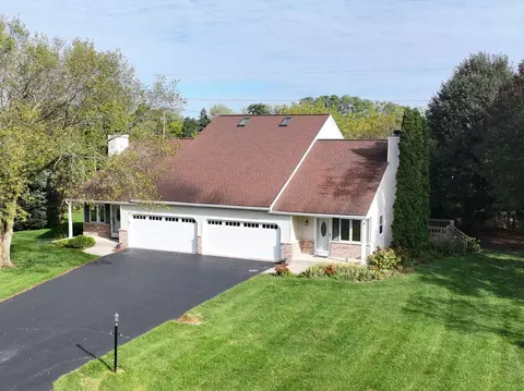1335 Jensen #1337, Delafield, WI 53018