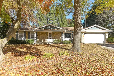 740 E Lisbon, Oconomowoc, WI 53066