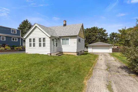 2112 W Kimberly, Milwaukee, WI 53221