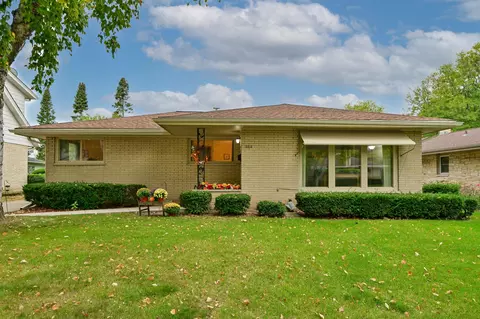 3013 S 82nd, West Allis, WI 53219