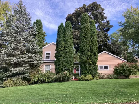 708 Lake, Delafield, WI 53018