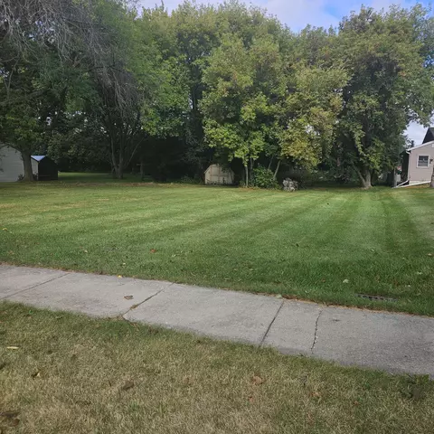 6930 W Edgerton, Greenfield, WI 53220