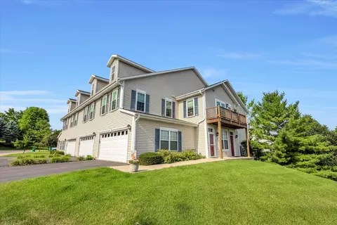 1203 Woodbury #D, Waukesha, WI 53189