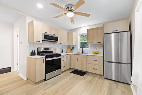 7829 W Palmetto, Milwaukee, WI 53218