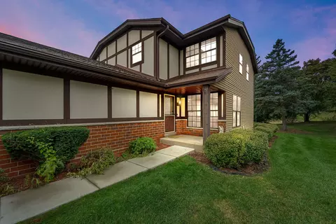 8131 S Legend #D, Franklin, WI 53132