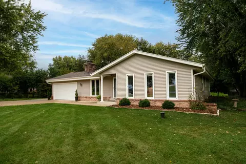 w306n6982 Bette Ann, Merton, WI 53029
