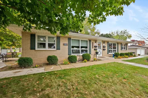 122 E James #124, Port Washington, WI 53074
