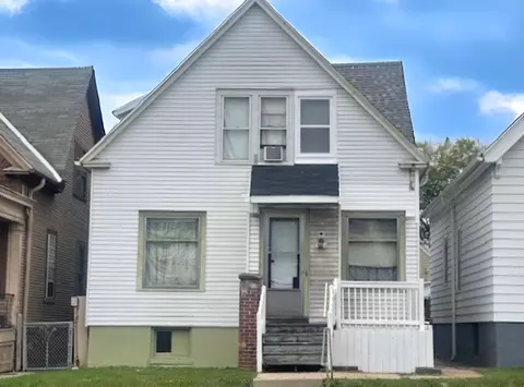 3134 N Holton, Milwaukee, WI 53212