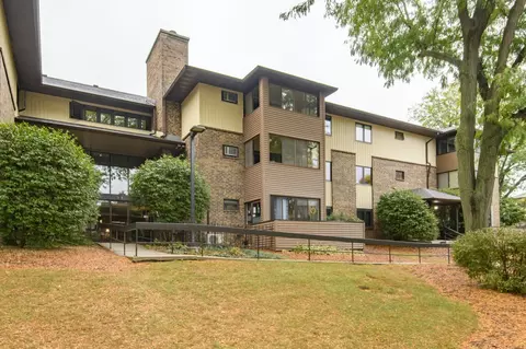 2 Maple Wood #25, Madison, WI 53704