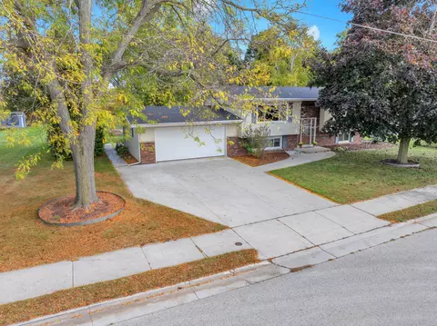 615 S 10th, Oostburg, WI 53070