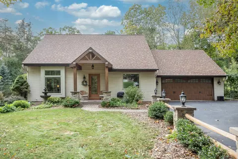 177 Evelyn, Delafield, WI 53018