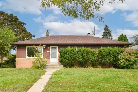 6630 W Kinnickinnic Riv, Milwaukee, WI 53219