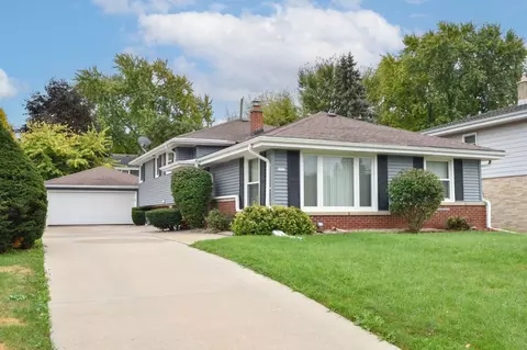 9525 W Grantosa, Wauwatosa, WI 53222
