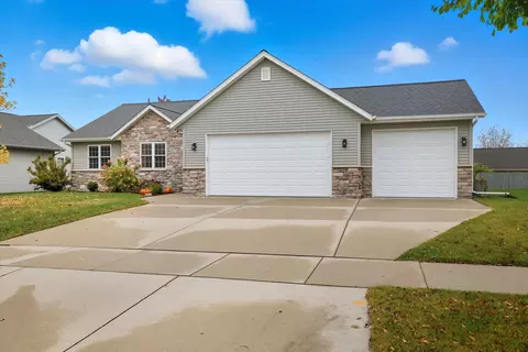 1219 Sunflower, West Bend, WI 53090