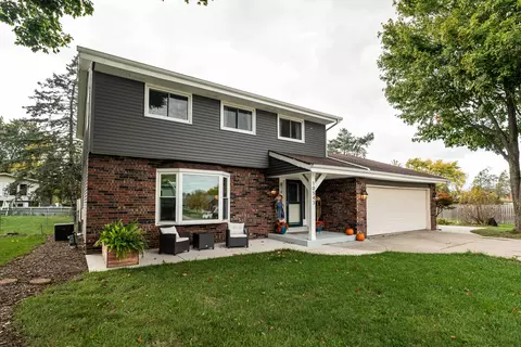 10543 Beacon Hl, Franklin, WI 53132