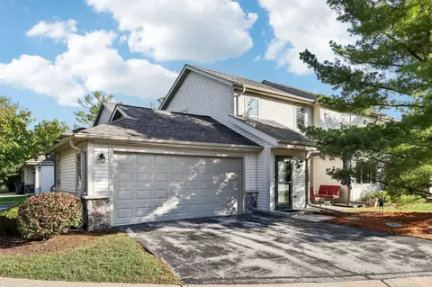 2264 Circle Rdg #E, Delafield, WI 53018