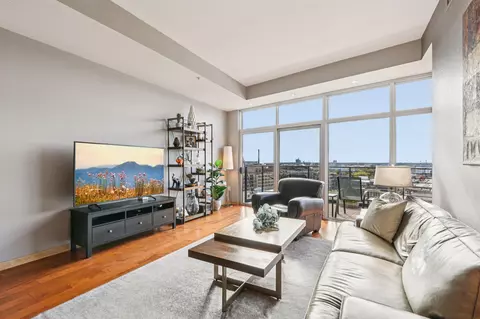 106 W Seeboth #902, Milwaukee, WI 53204
