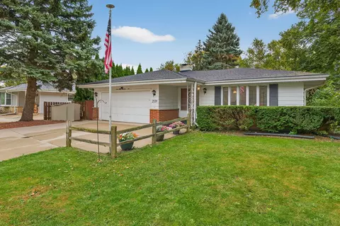 2139 E Leroy, Saint Francis, WI 53235