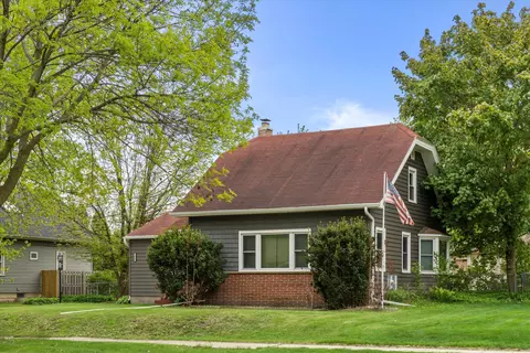 7911 W Cold Spg, Greenfield, WI 53220