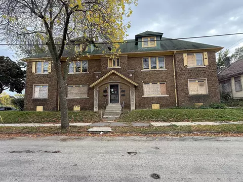 807 Clarke #815, Milwaukee, WI 53206
